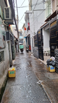 Nhà trung tâm quận 7, DT: 50m2 giá 4,3 tỷ