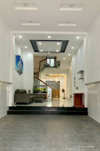 Bán nhà phố hiện đại mặt tiền đường số 49 quận 7.