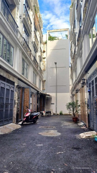 Bán Nhà 5 Tầng Vào Ở Luôn–Ô Tô Ngủ Trong Nhà–Khu Phân Lô Dân Trí Cao–P.26,BThanh