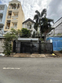 nhà hầm 3 lầu dt 8x18m đường 47 phường Tân Quy Q7