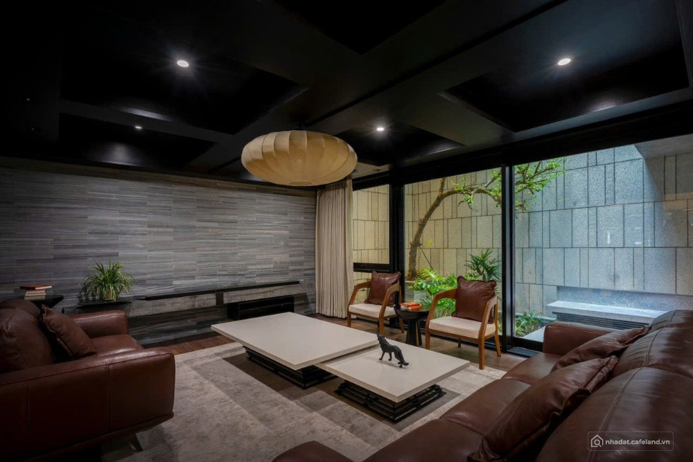 Bán tòa nhà MT Lê Văn Huân, Q Tân Bình, DT 7 x 24m, KC hầm 5 tầng, nội thất sang