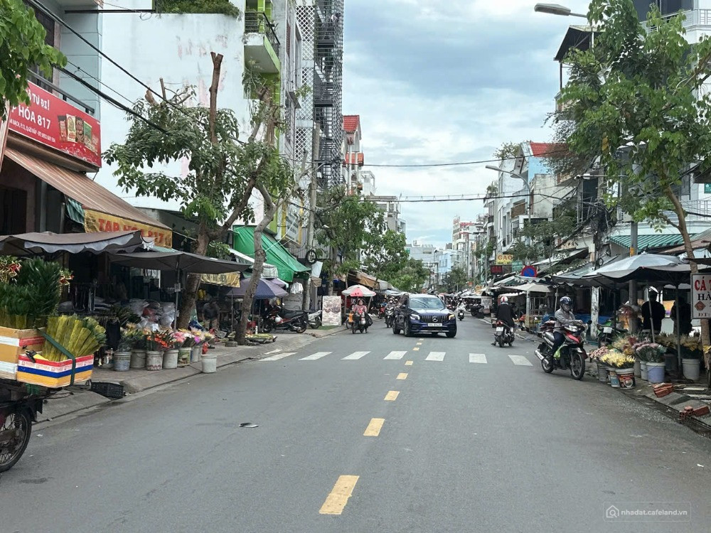 Bán nhà hẻm 6m ngang 5m 4 tầng BTCT 70m2 tung tăng đến Emart Phan Huy Ích 8.3 tỷ