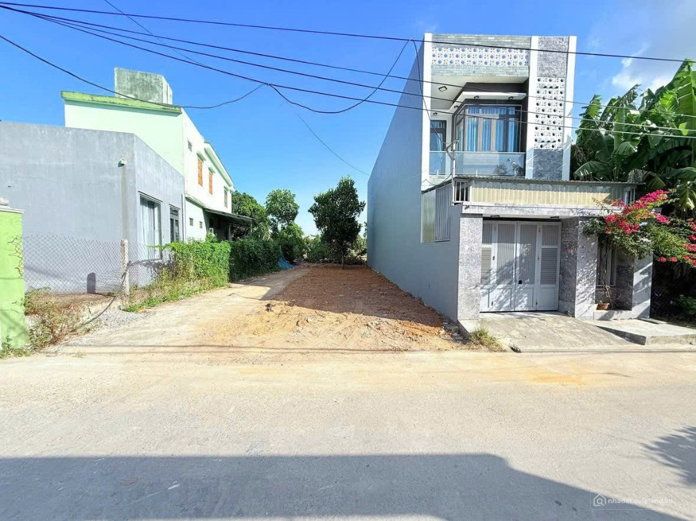 Bán gấp 180m2 full thổ cư 6x30 650 triệu sổ riêng chính chủ còn thương lượng