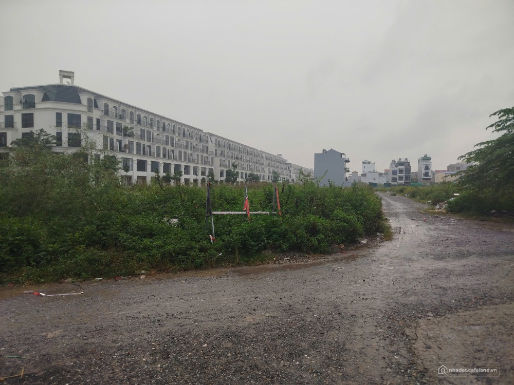 Bán tốc độ - Ô góc dịch vụ di trạch - Hoài Đức mặt tiền rộng hơn 12m.