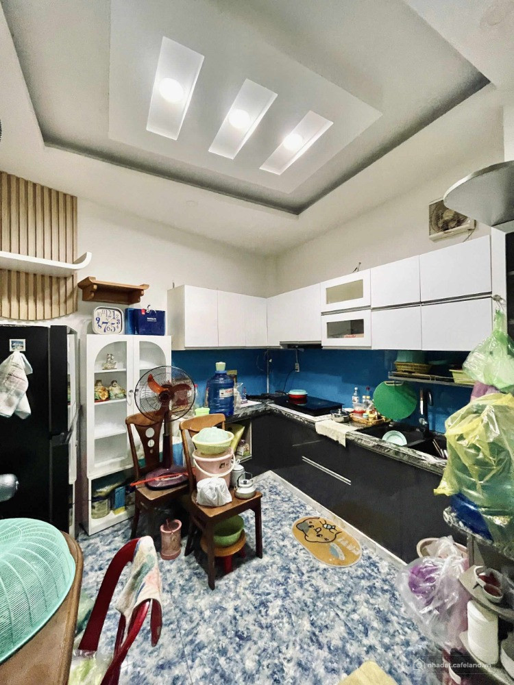 NHÀ 5 PN - HẺM THÔNG SÁT MT PHAN VĂN TRỊ - BÌNH THẠNH 5P QUA Q1 - THÔNG SỐ ĐẸP