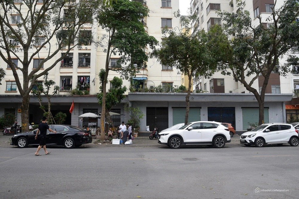 CHO THUÊ KIOT, NHƯỢNG LẠI QUÁN CAFÉ  TẠI CHÂN ĐẾ CHUNG CƯ KĐT VIỆT HƯNG, HN