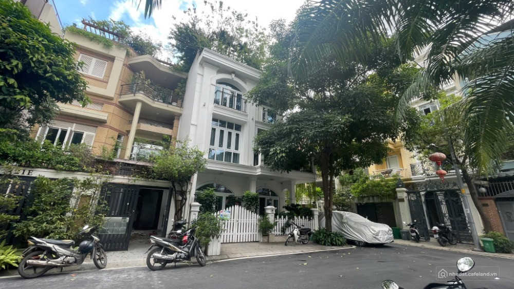 Bán biệt thự Compound Nguyễn Trọng Tuyển, Q Tân Bình, DT 8 x 22m, KC 4 tầng