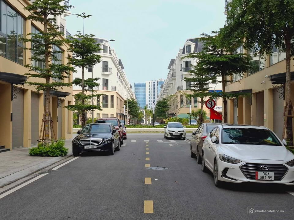 Hiếm có, cặp nhà phố 5 tầng mặt tiền siêu rộng 12m ngay mặt Đại lộ Nam Sông Mã