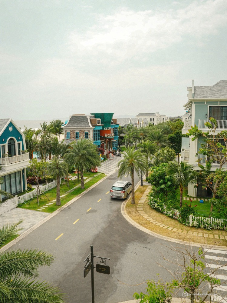 Bán biệt thự biển 220m2 hoàn thiện thô, vị trí sát biển