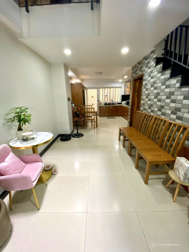 Bán nhà mặt tiền đường số 34 Cao Đức Lân, gần công viên, full nội thất, sổ hồng