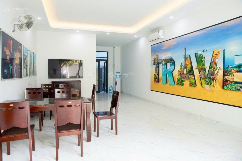 Bán căn shophouse sát góc ngã tư full nội thất có thang máy tại VOCP2