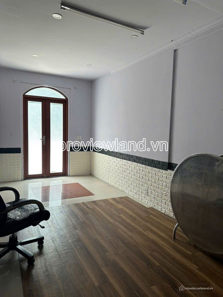 Bán nhà nằm trên trục Hoàng Việt, Tân Bình, 167m2, 3 tầng, giá tốt