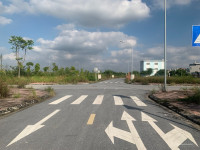 Chính chủ bán gấp đất đấu giá Cự Khối dãy TT3 hướng hồ Cự Khối 30ha