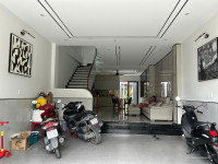 Nhà mới xây xong nội thất cao cáp 2 MT đg ngay ngã ba bà băng.5x16m-3lầu-4pn-5wc