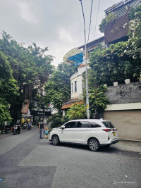 MẶT TIỀN ĐƯỜNG HOA  KINH DOANH SẦM UẤT KHU VIP NGANG 8M HIẾM CÓ.