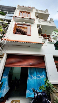 Hxh Thạch Lam, 40m2, ngang 5.2m, 5 tầng BTCT 5PN, chỉ 6.5 tỷ, nhà đẹp ở ngay