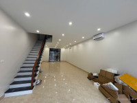 Cho thuê nhà hoàn thiện 2 tầng mặt tiền đường chính