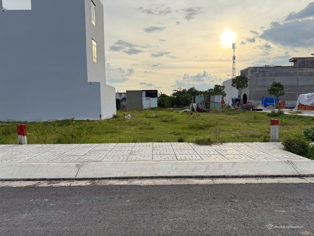 1 tỷ 950 đất full thổ cư xây dựng ngay sổ hồng riêng ngay BV Xuyên Á
