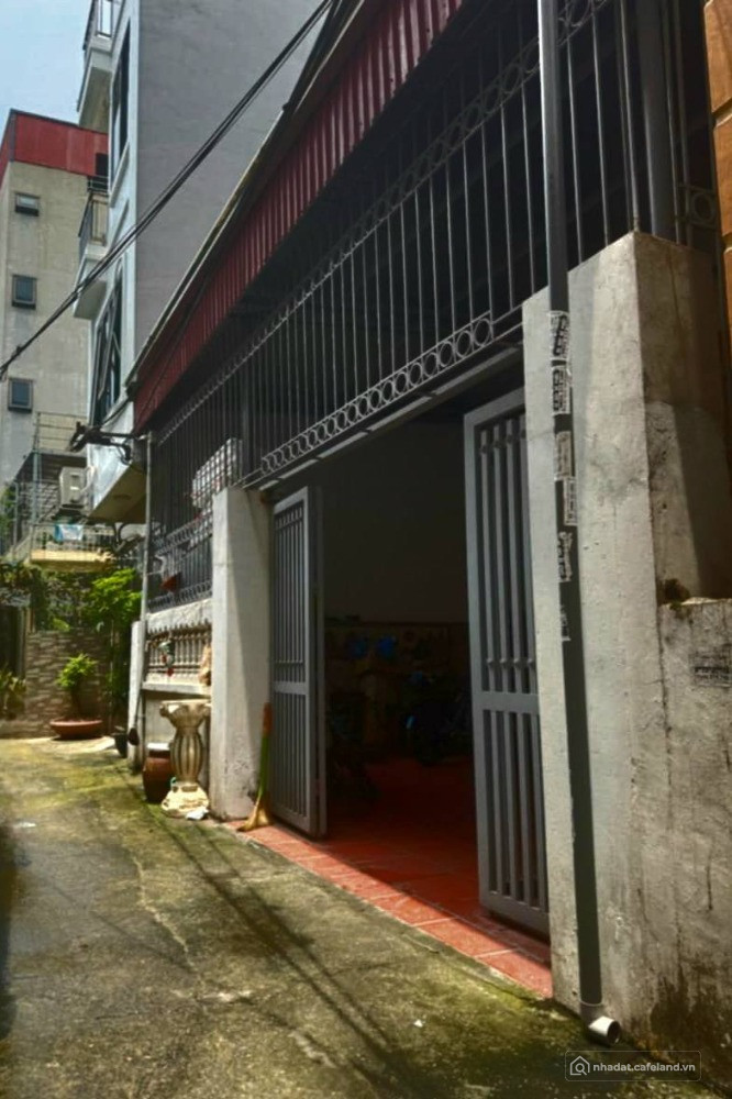 Xuân La- Tây Hồ. Dt 120m- 25.5 tỷ. Mặt tiền 7.9m tặng nhà 3 tầg, ngõ 3 gác tránh