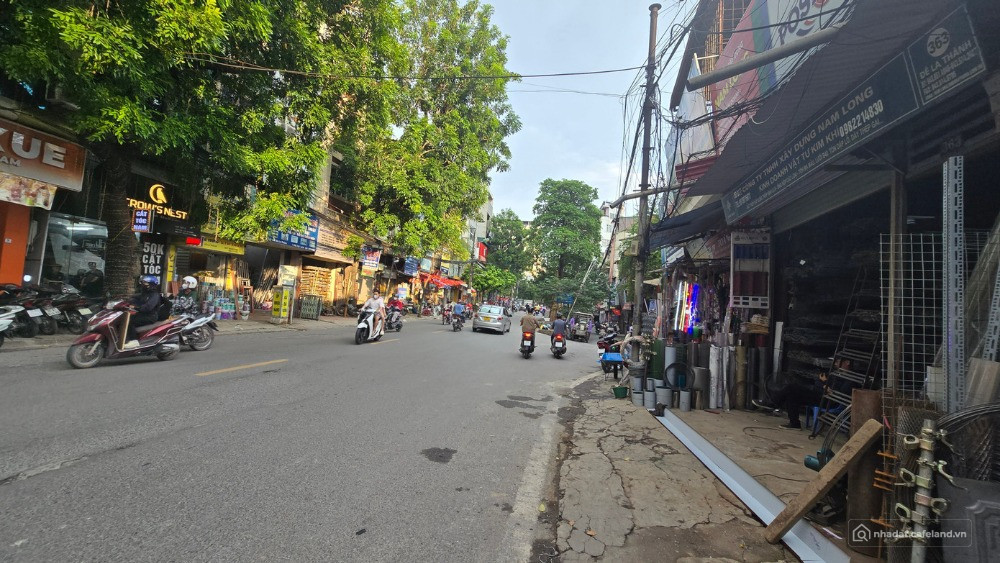 Bán đất mặt phố Đê La Thành, phường Ô Chợ Dừa, quận Đống Đa, Hà Nội. Dt 330m2