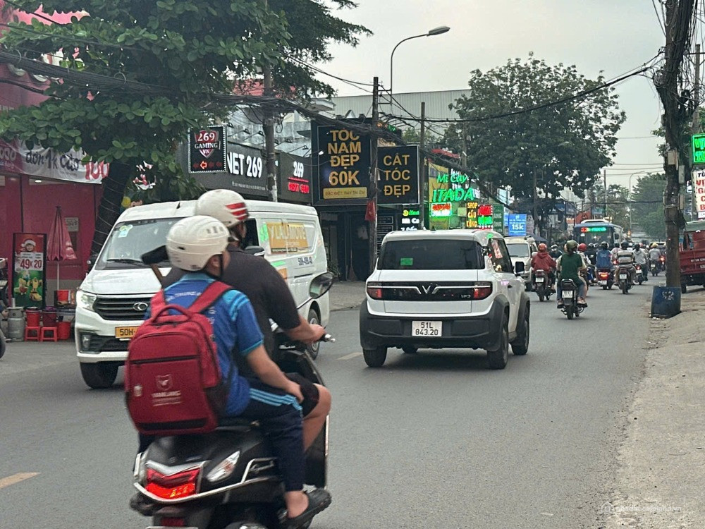 Chỉ 16 tỷ xí có nhà 5lầu HXH ngang 6.5m 104m2 vài bước ra Phan Huy Ích tới Emart