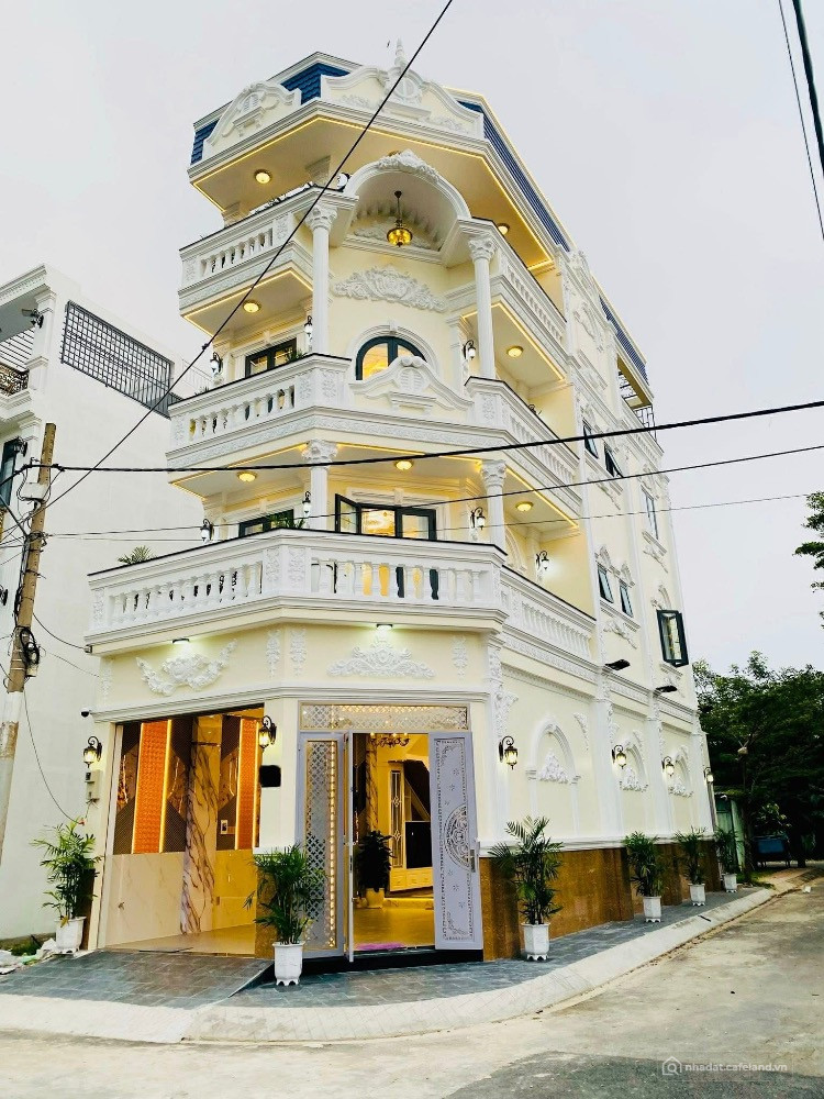 SIÊU PHẨM LÔ GÓC, Ô TÔ NGỦ TRONG NHÀ, 4 TẤM, SHR.