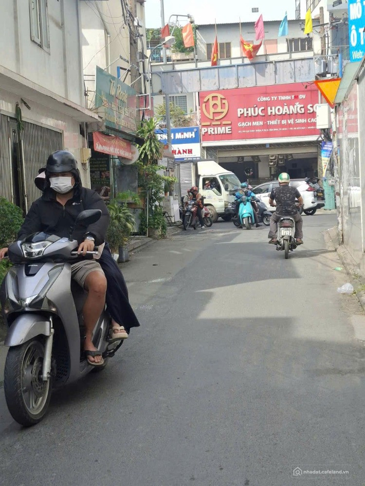 Hxh 8m thông Lạc Long Quân, 70m2, 4.54×14.54, 3 tầng, chỉ 11.4 tỷ TL, vị trí đẹp