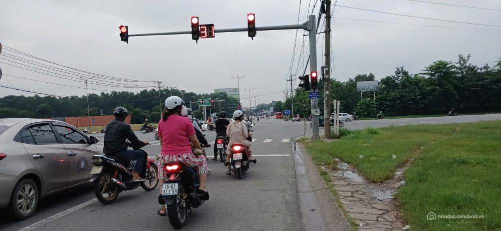 Đất mặt tiền QL13 trung tâm Mỹ Phước, 9,5x35 kinh doanh, cho thuê 35-40tr/ tháng