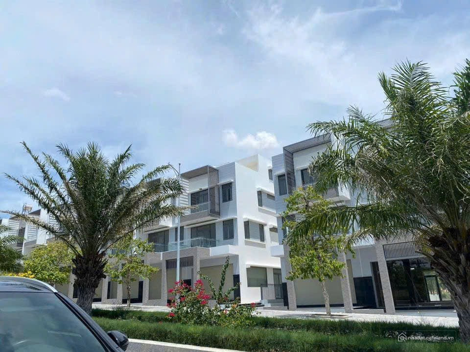 Bán gấp cặp lô Paragrus trục đường 20m khu 5A, view sân golf - giá 21,5 tr/m2