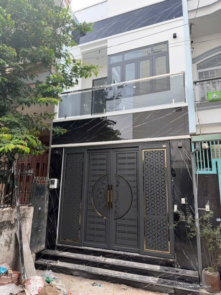 Nhà hẻm 7m Nguyễn Văn Yên, 72m2 nở hậu, 4PN (có phòng trệt), Tặng nội thất