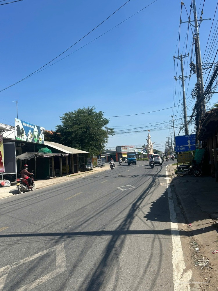 Bán nhà đất mặt tiền đường QL57C, ngay cạnh bến xe Ba Tri.