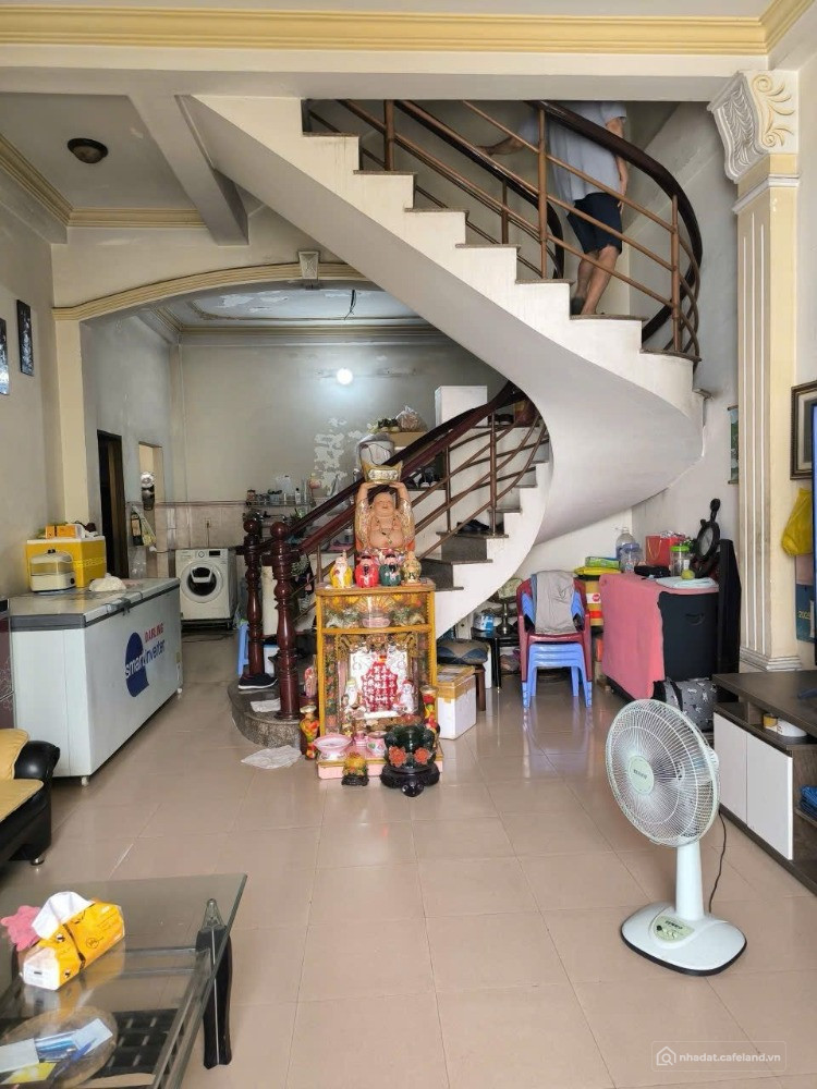 Nhà Âu Cơ, 61m2 ngang 4.4m nở hậu đẹp, 4 tầng, 3PN, Chủ cần bán gấp