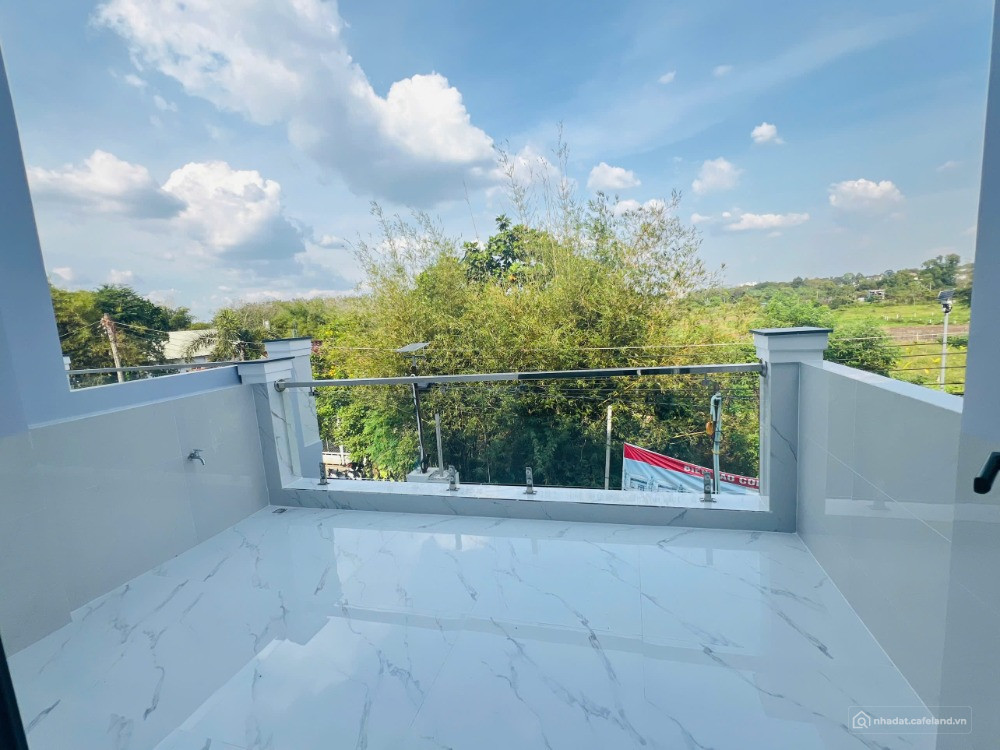 Nhà mới, hẻm 1 xẹt QL13, đối diện chợ Bưng Bầu, TC 60m², đường nhựa 5m, giá 2,