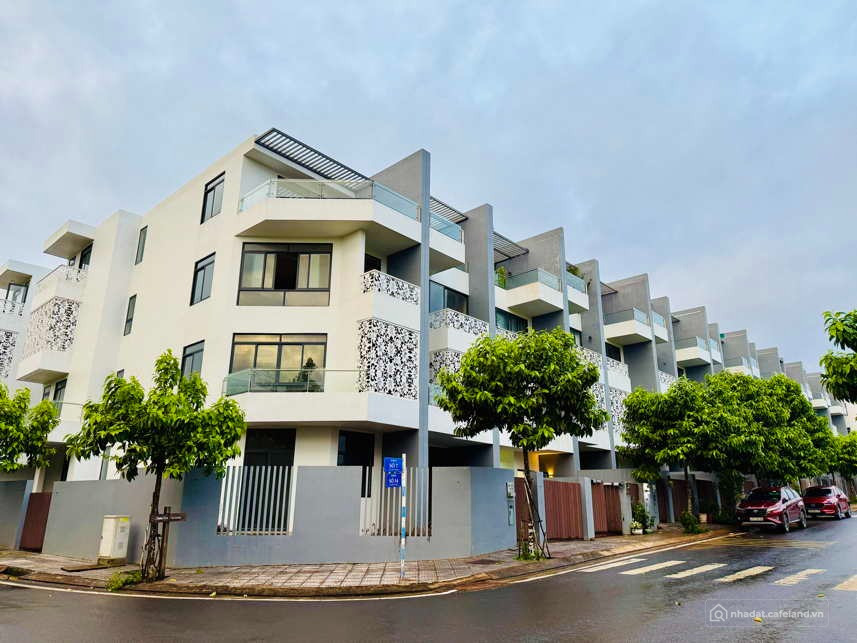 Bán căn góc 300m2, 4 tầng, trung tâm Buôn Mê Thuột