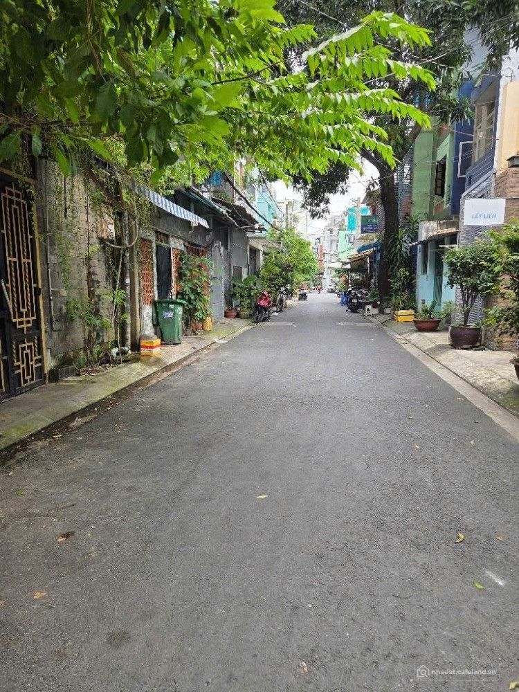 Nhà bán đg Nguyễn Hữu Tiến, xe hơi tới cổng, 75m2, có 2 sân trước sau rộng rãi