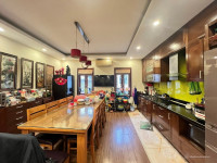 Trung tâm Ba Đình, Vị trí vàng phố Ngọc Khánh. Dt 98m², 5 tầng, mt 5.2m, 32.8 tỷ