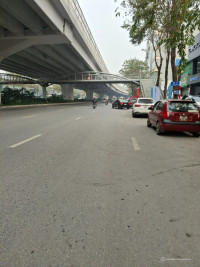 Cơ hội 27,3 tỷ sở hữu nhà mặt phố Phạm Văn Đồng thang máy 46m2x6T kinh doanh