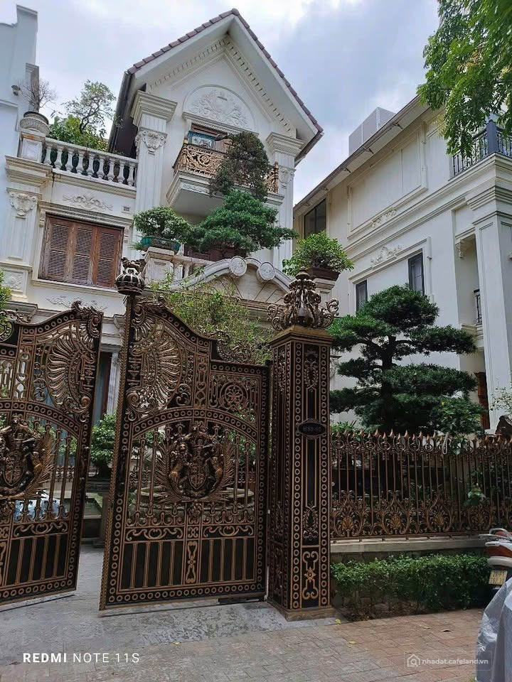 Biệt thự Vinhomes Riverside Long Biên view sông, giá tốt đầu tư.