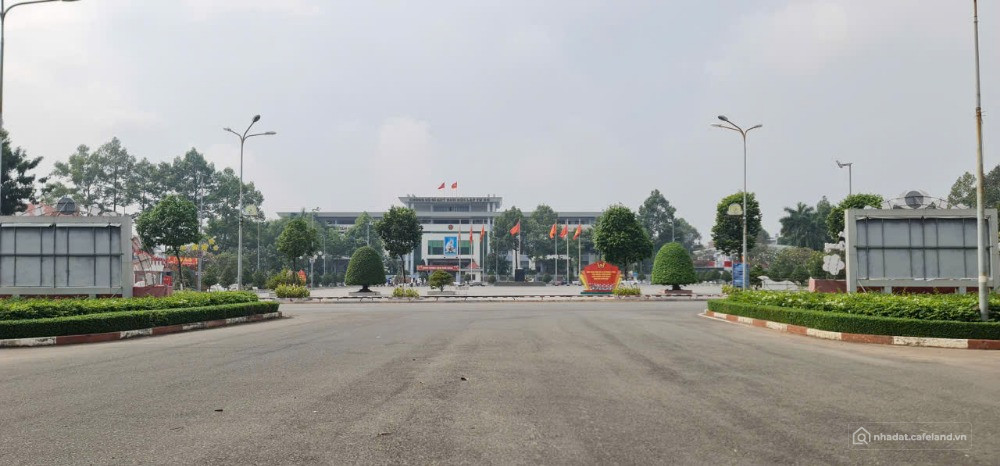 ĐẤT VÀNG CỰC HIẾM 400M2(10X40) MẶT TIỀN QUẢNG TRƯỜNG NGAY TRUNG TÂM HÀNH CHÍNH.