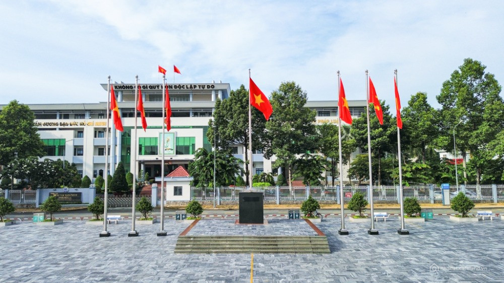 ĐẤT VÀNG CỰC PHẨM, MẶT TIỀN QUẢNG TRƯỜNG DĨ AN, 400M2 HÀNG TUYỆT CHỦNG 