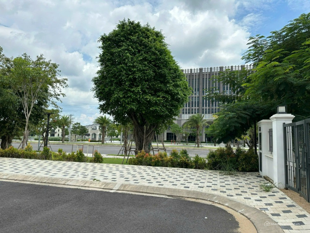 Cho thuê nhà số 68, Vị trí Góc đường N46 và đường Xuyên tâm 45m