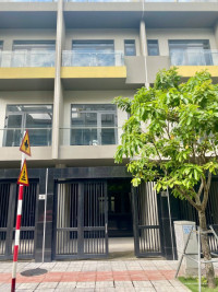 Bán nhà mặt tiền Dĩ An - Bcons Uni Valley, 4 tầng, 243m2. Giá nhỉnh 10 tỷ