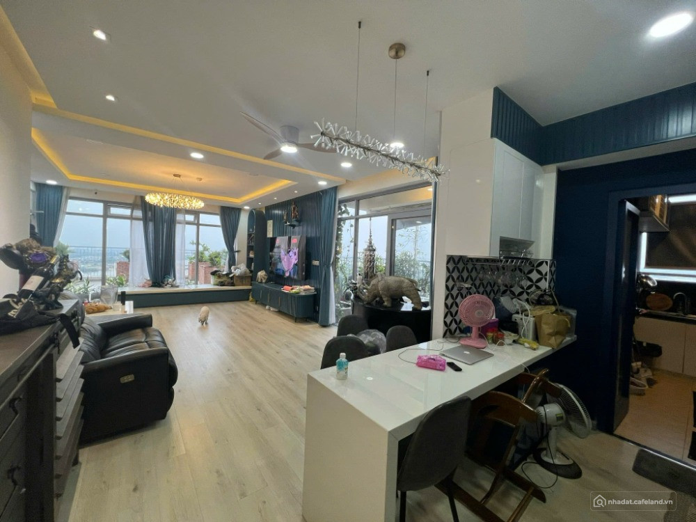 PENTHOUSE LUXGARDEN- SÂN VƯỜN RIÊNG 18M & SÂN VƯỜN CHUNG- NGÃ BA SÔNG GIÓ MÁT