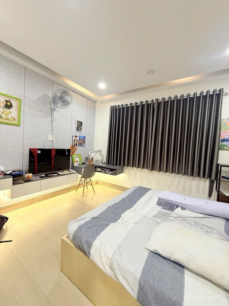 Bán nhà HXH Trần Thái Tông ngang gần 4m 4 tầng sát mặt tiền đường Trường Chinh