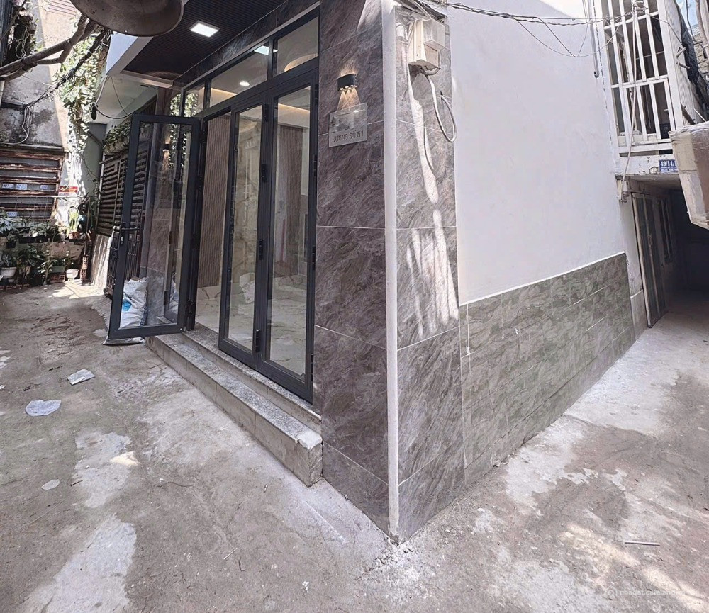 Căn góc 2 mặt tiền hẻm thoáng mát, nhà mới xây 1T2L Cách Emart 500m