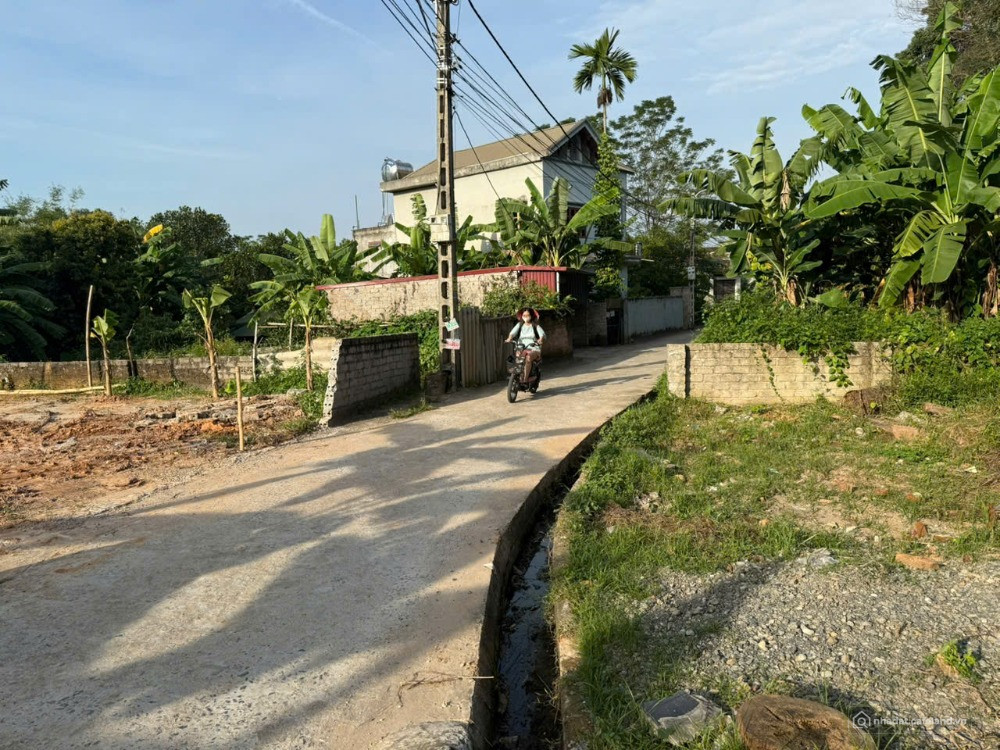 Bán 288m² full thổ cư MT 10m nở hậu cách BV 105 chỉ 500m gần KĐT HUD Sơn Tây