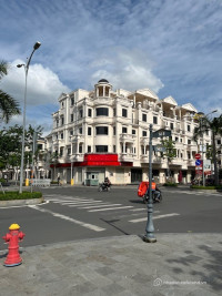 Cho thuê nhà ĐS 3 - góc 2 MT - đối diện quảng trường CityLand - giá 120triêu