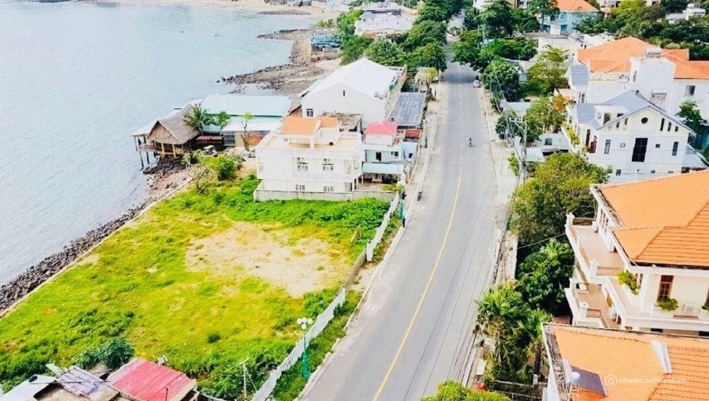 LÔ GÓC, NGAY MẶT ĐƯỜNG CHÍNH DẪN TỚI BIỂN THỊNH LONG 6 ÔTÔ TRÁNH, KD SẦM UẤT