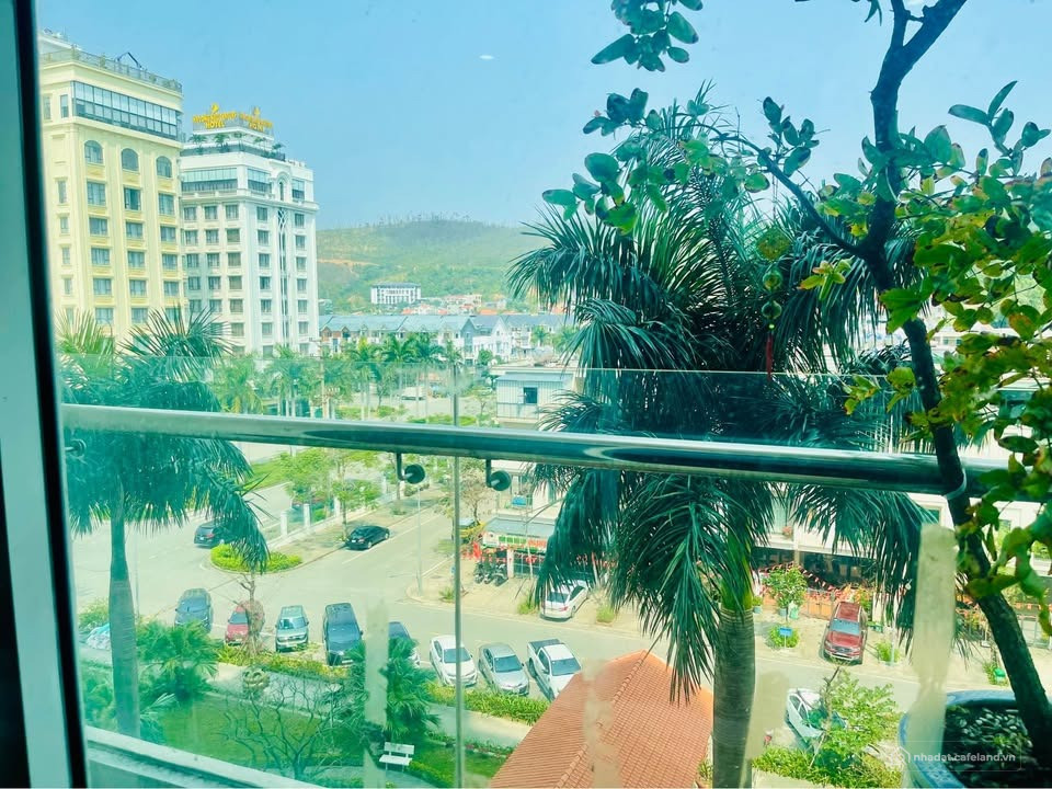 Do chuyển định cư nên bán căn hộ 2Pn 80m2 trung tâm du lịch Bãi Cháy, Hạ Long