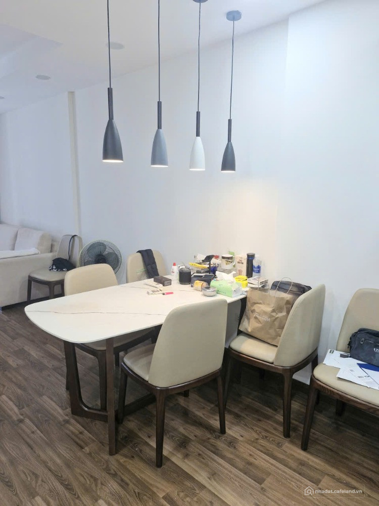 Gia đình chuyển xuống nhà mặt đất cần bán nhanh căn 2PN dự án Goldmark City